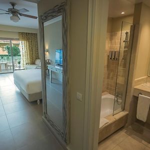 Premium Near Pool